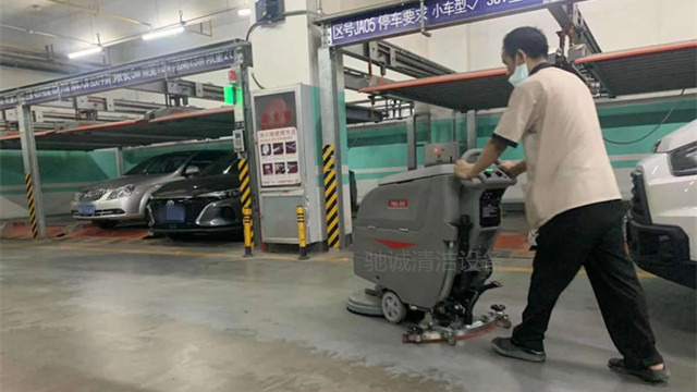 工廠車間用手推式洗地機的正確操作方法